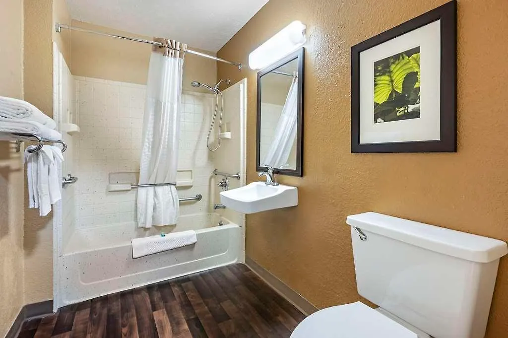 Suburban Studios Louisville East Szálloda