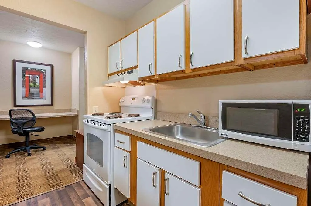 Suburban Studios Louisville East Szálloda